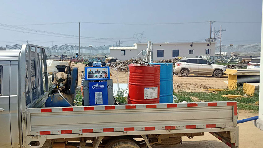 專業(yè)養(yǎng)殖場(chǎng)小型保溫噴涂機(jī)(聚氨酯發(fā)泡機(jī))-京華邦威 專業(yè)養(yǎng)殖場(chǎng)小型保溫噴涂機(jī)(聚氨酯發(fā)泡機(jī))-京華邦威