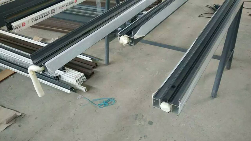 聚氨酯發泡材料_斷橋鋁填充_聚氨酯澆注機-京華邦威 聚氨酯發泡材料_斷橋鋁填充_聚氨酯澆注機-京華邦威