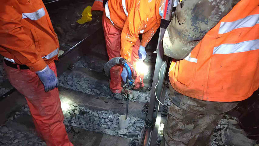 專業鐵路橋梁注漿施工設備(聚氨酯澆注機)-京華邦威 專業鐵路橋梁注漿施工設備(聚氨酯澆注機)-京華邦威